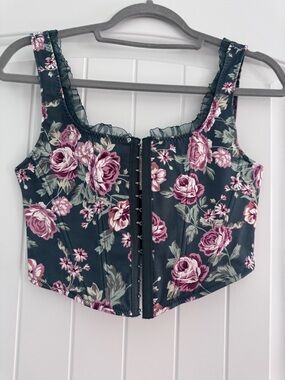Altar'd State Green Floral Hook-and-Eye Crop Top — Pink Roses